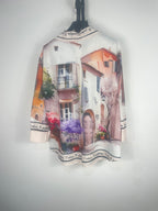 Chemise Venezia femme imprimé décor italien façon Venise, ponts et canaux, vue de face sur cintre