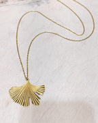 Photo source du collier doré Ginkgo.