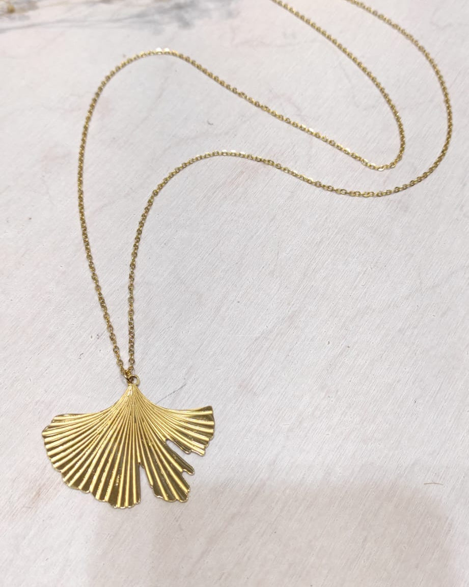 Photo source du collier doré Ginkgo.