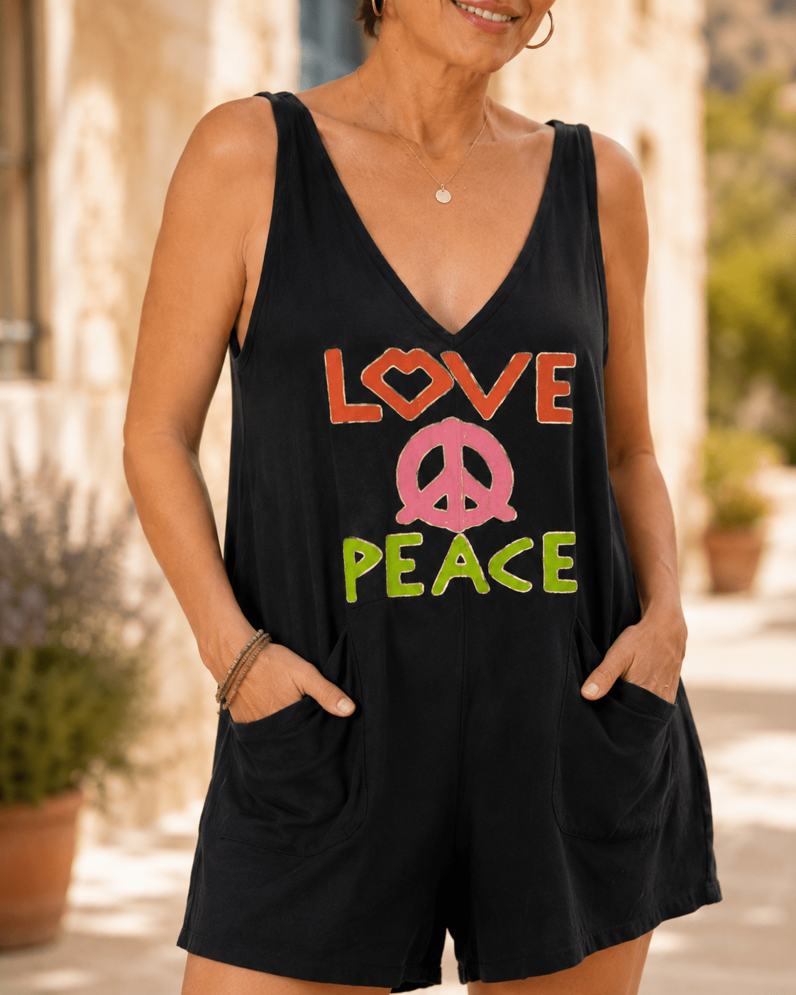 Combi-short Love Peace noire : détail de l’imprimé