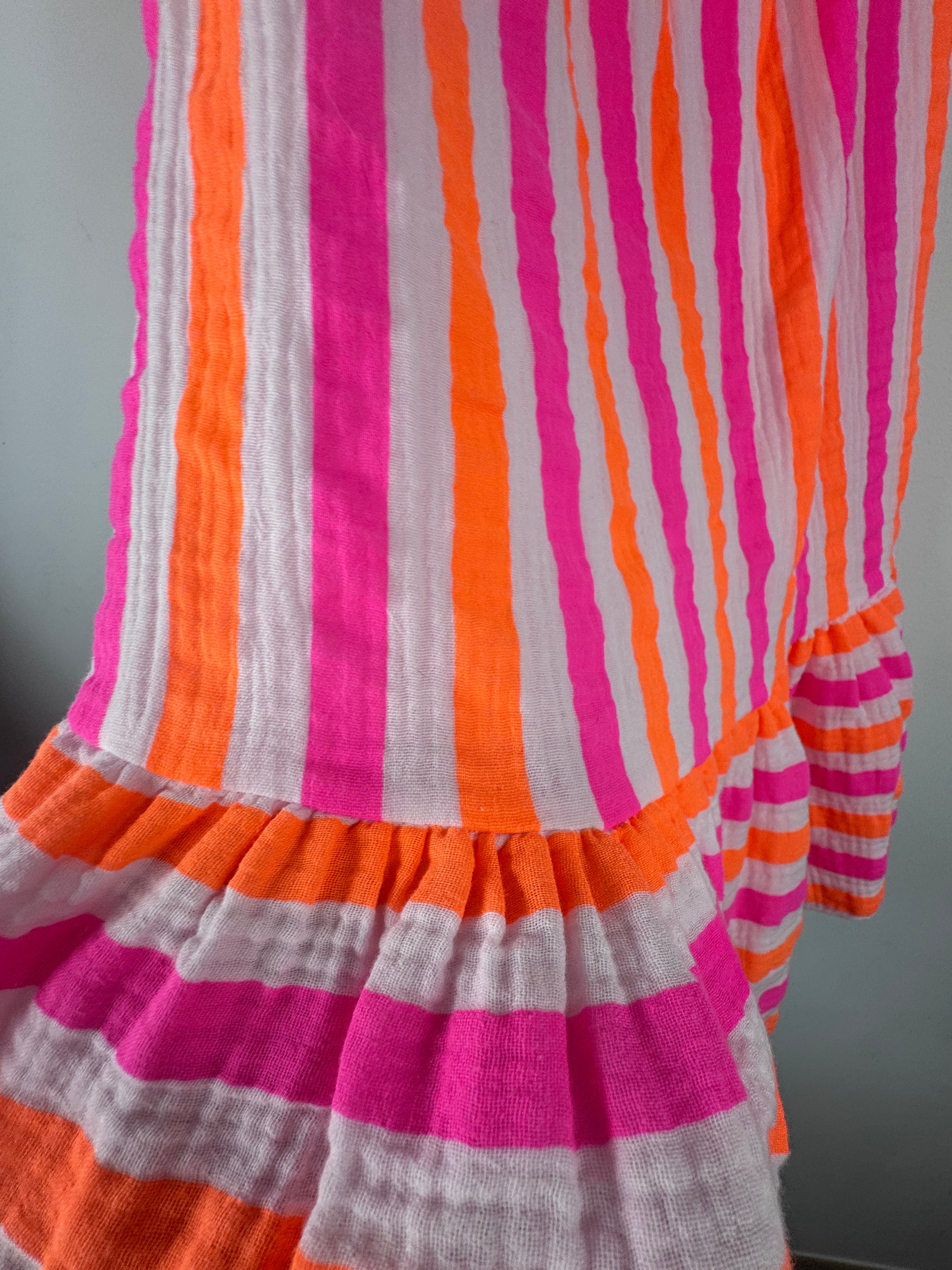 Détail matière gaze de coton, robe fluo 