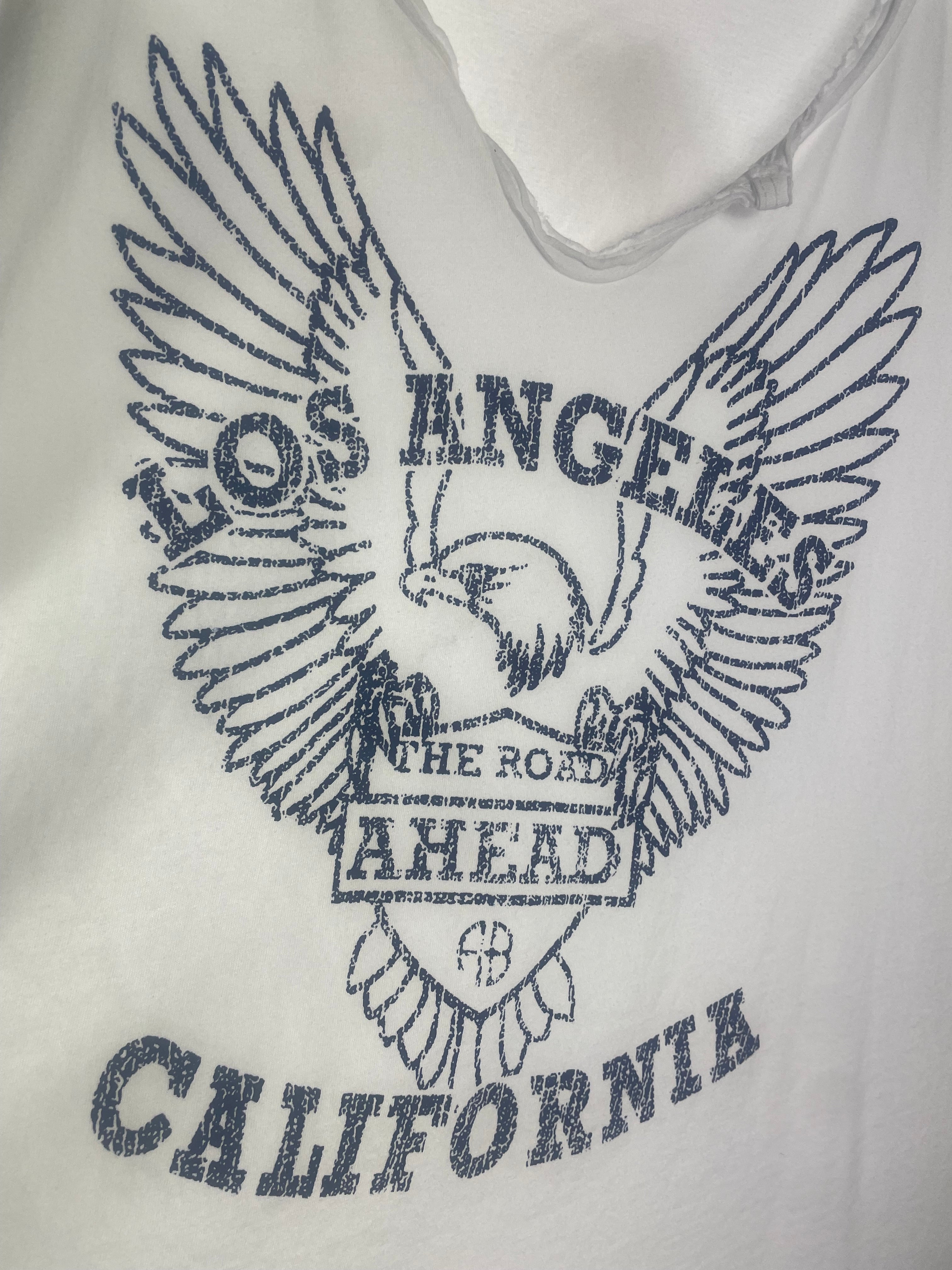 Détail du motif délavé Los Angeles California sur tee-shirt femme en coton