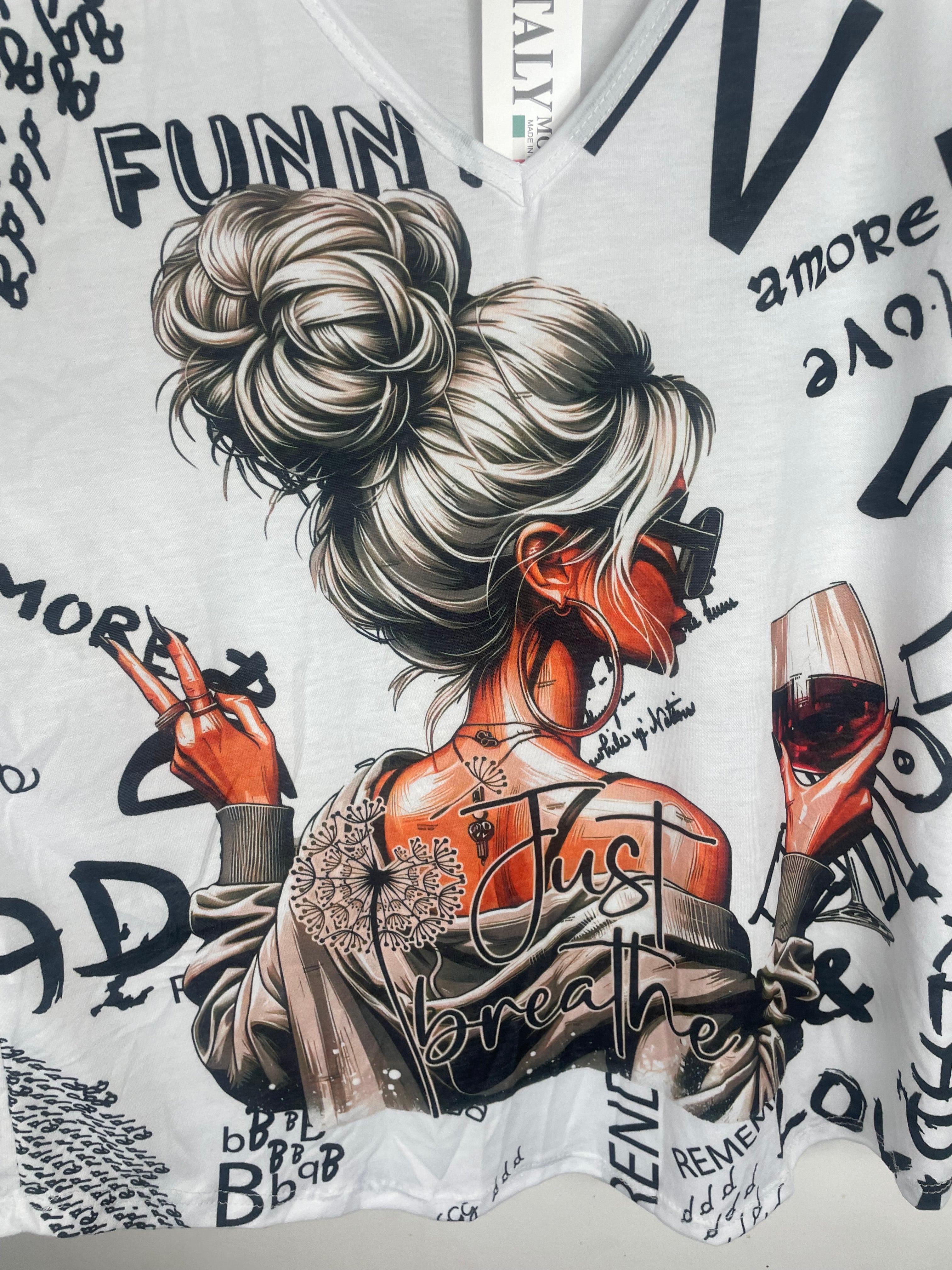 Détail du visuel mode sur le tee-shirt blanc Just Breathe