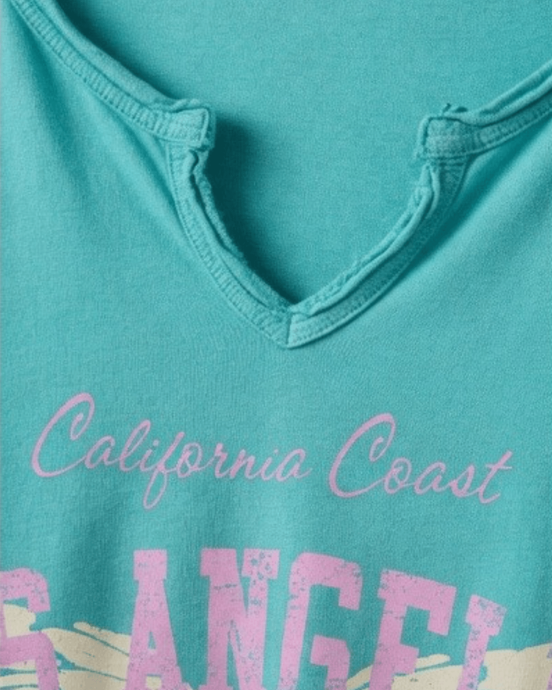 Macro sur le col , tee shirt turquoise Los angeles