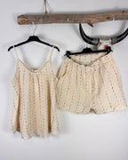 Ensemble Livia avec haut et short brodés, vue sur cintre