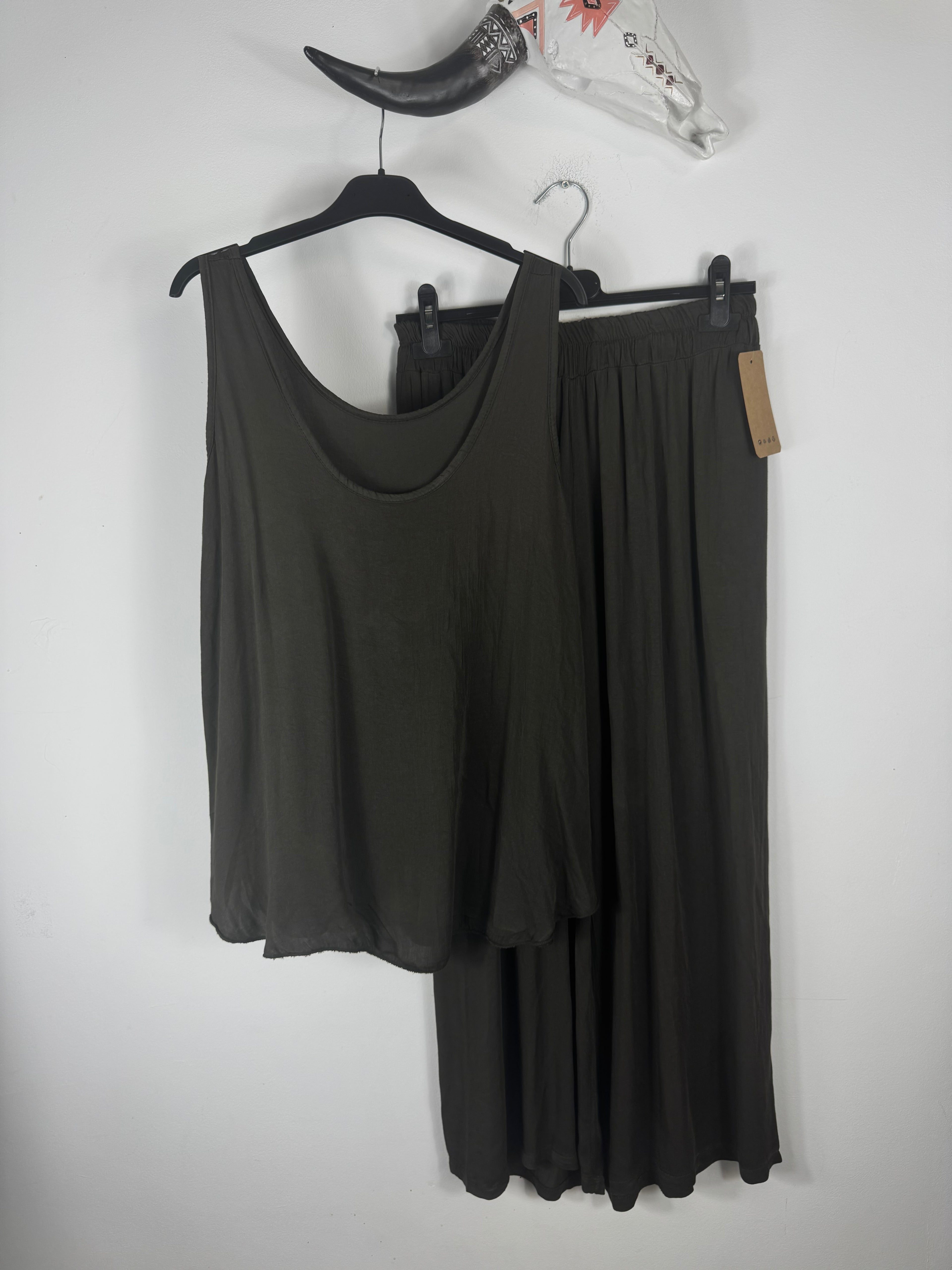 Ensemble fluide femme Made in Italy avec pantalon jambes larges et débardeur trapèze