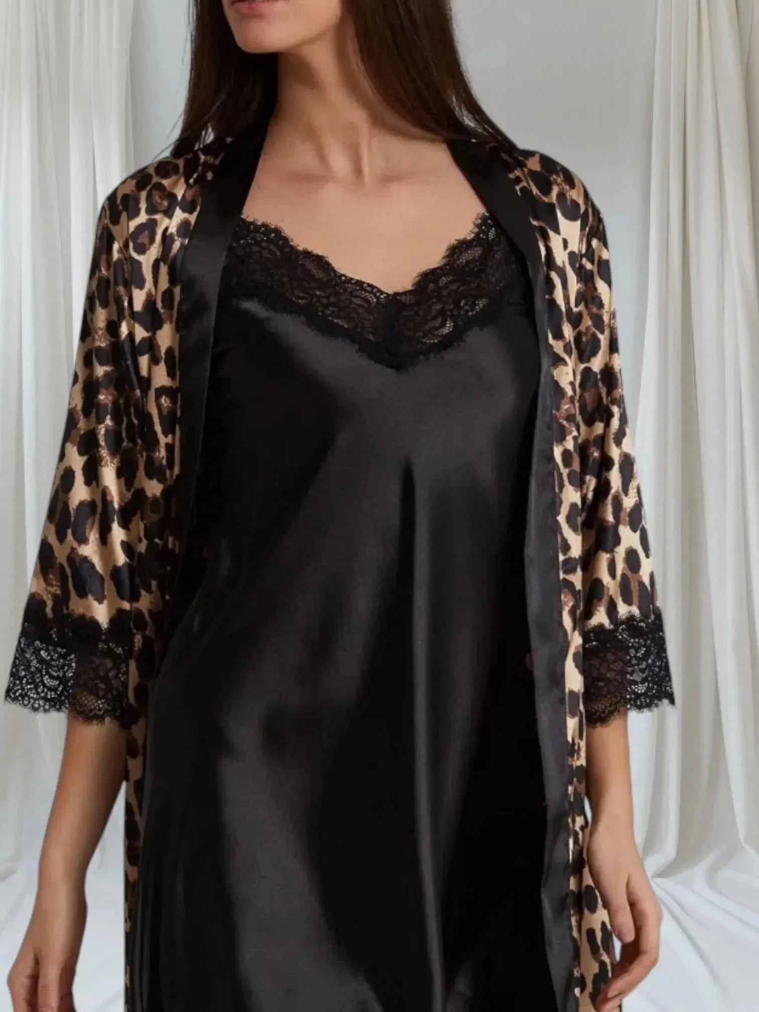 Ensemble lingerie léopard complet, nuisette et peignoir coordonnés