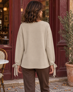 Sweat Fiocco beige porté, vue de dos — mise en scène générée par IA.