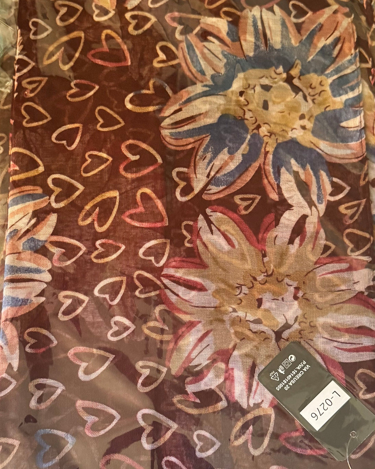 Foulard Fiora bordeaux à fleurs roses et petits cœurs