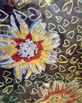 Foulard Fiora noir à grandes fleurs colorées et petits cœurs