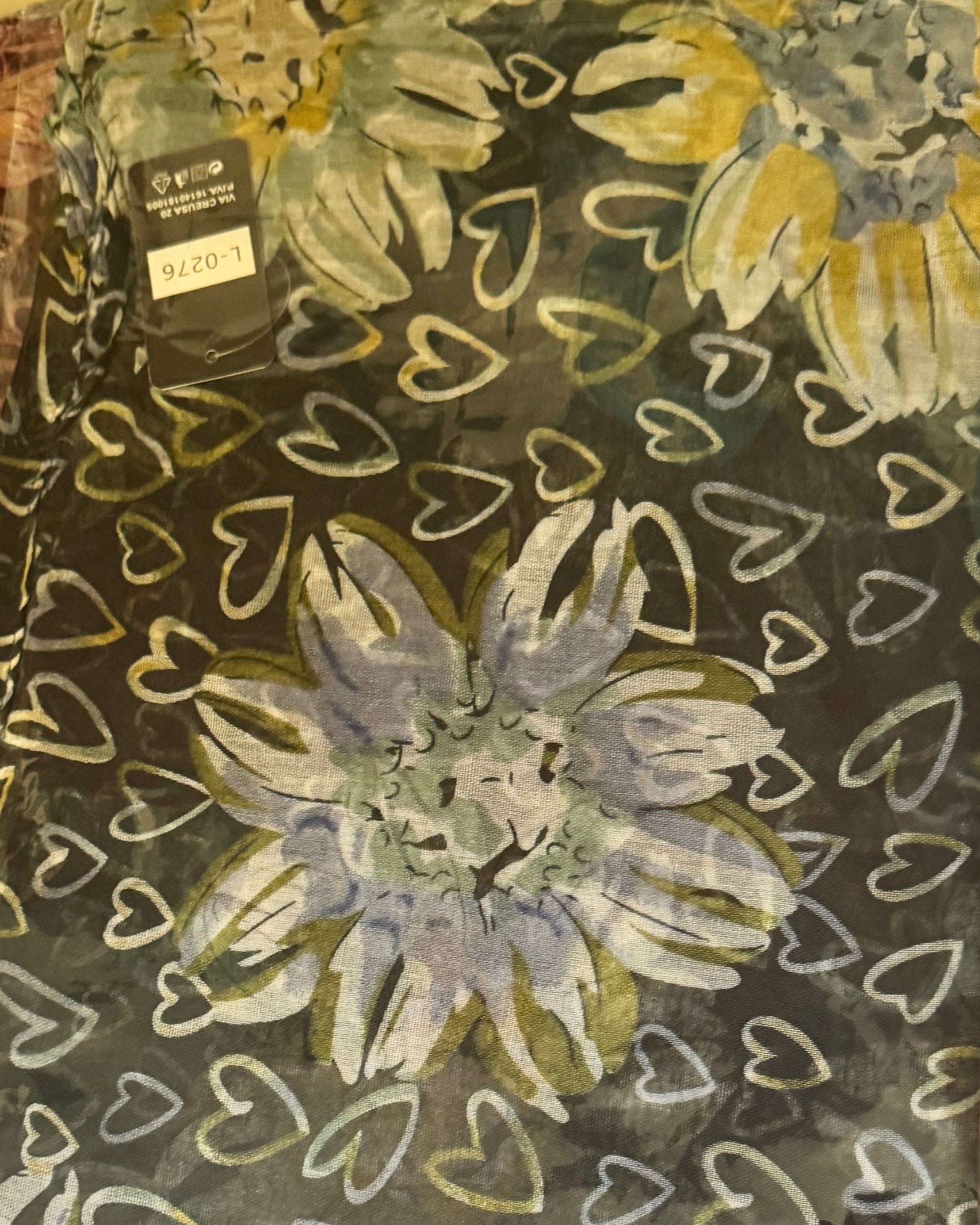 Foulard Fiora vert à fleurs jaunes et petits cœurs