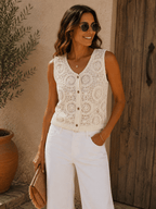 Gilet crochet écru femme porté avec jean blanc style bohème chic été