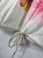 Haut femme esprit Frida avec motif fleuri et detail cordon à nouer en bas