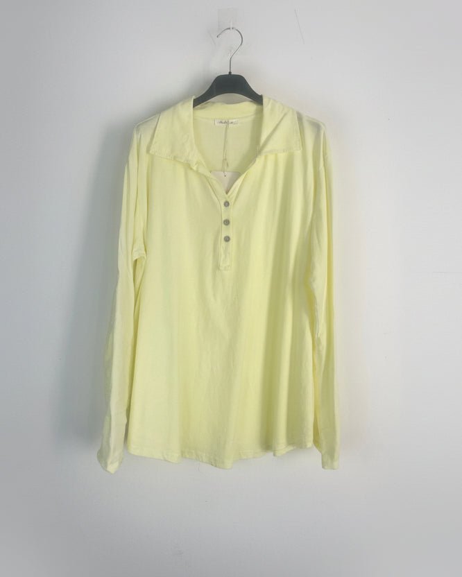 Détail du coton léger du Haut Polo jaune clair