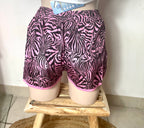 Short de Plage Fluo Motif Zèbre – Osez le Style Sauvage !