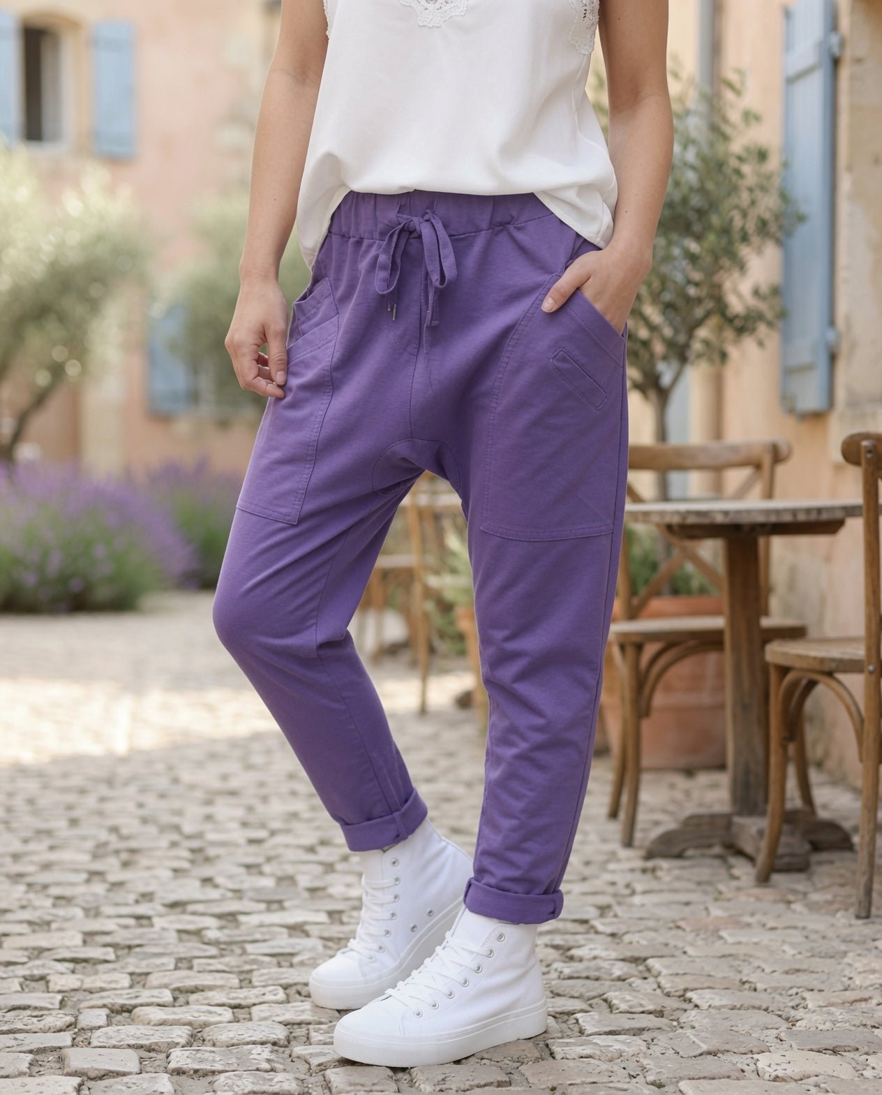 Jogging Maéva violet à poches cargo, vue portée
