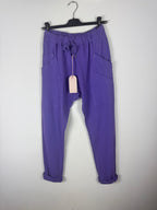 Jogging femme violet en coton extensible avec taille élastique, lien et grandes poches, vue de face