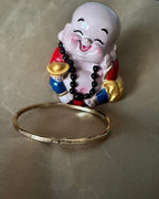 Bracelet jonc Parfaite avec plein de jolis défauts – Doré — photo originale du bijou.