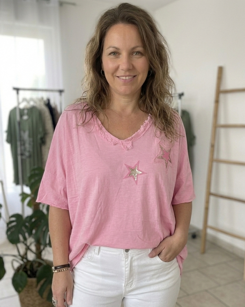 Look d'été femme taille 44 au 50 : tee-shirt rose peps et pantalon blanc fluide