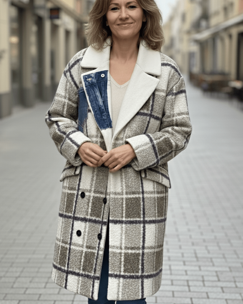 Manteau S.Woman à carreaux et col denim, vue portée