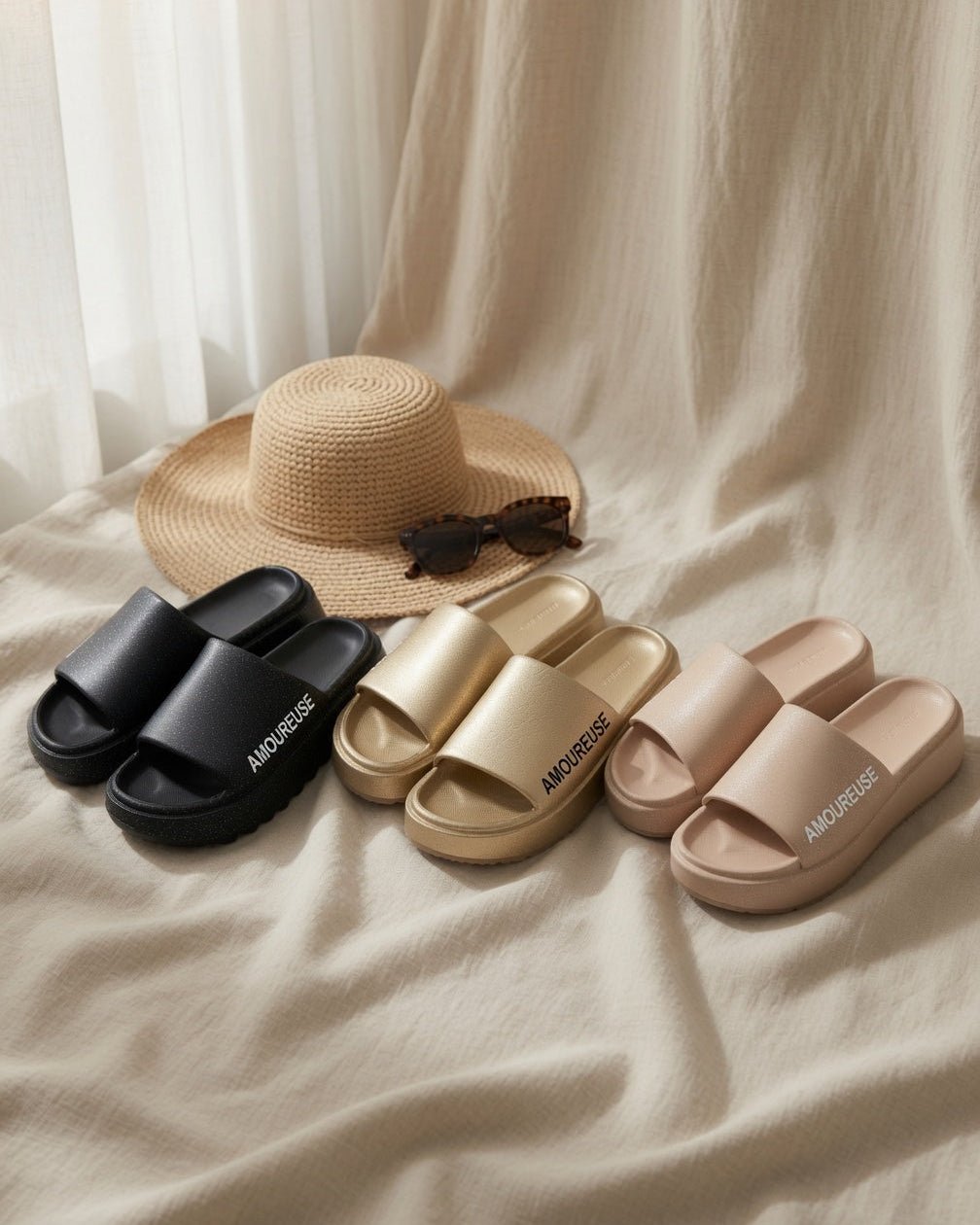 Mules Amoureuse pailletées en noir, gold et rose nude