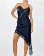 Nuisette Luna grande taille marine satin, coupe asymétrique made in Italy

