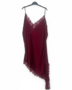 Nuisette Luna bordeaux en satin, vue portée