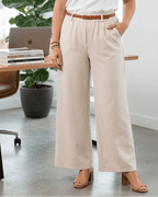Pantalon Chino beige fluide avec ceinture, vue portée