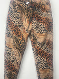 Pantalon Claudia caramel : détail de la suédine