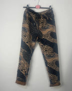 Pantalon Claudia marine à motif animalier