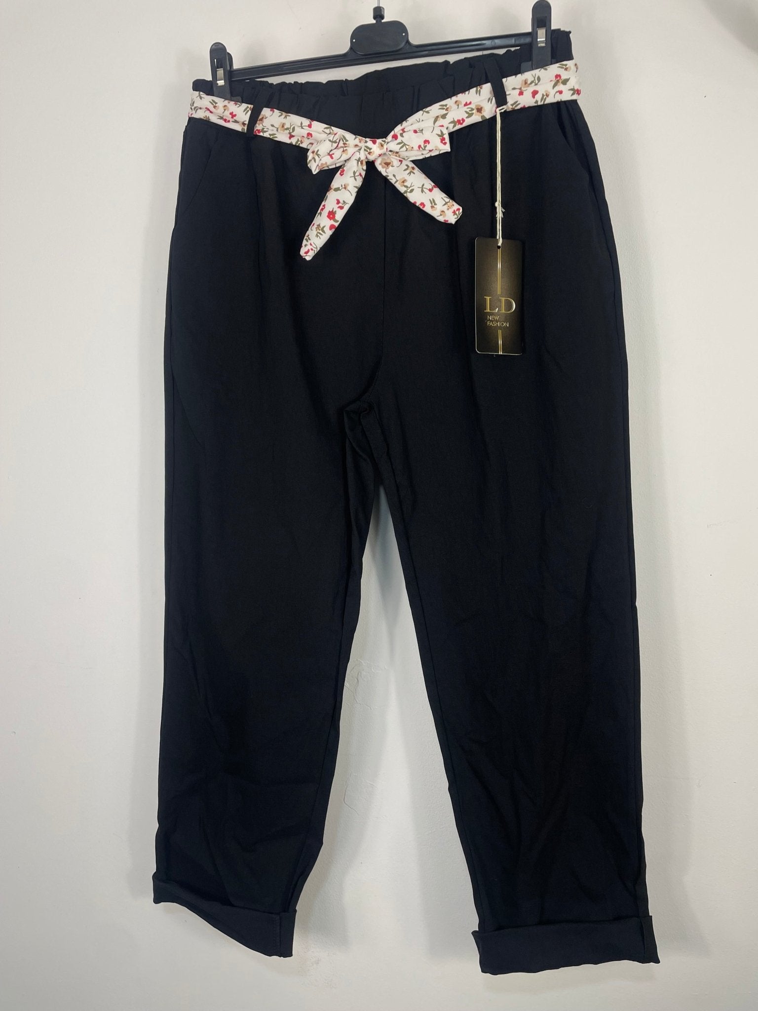 Pantalon femme taille élastique conseillé du 40 au 44, longueur 95 cm et hanches environ 100 cm