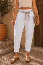 Pantalon Elia femme avec taille élastique, ceinture foulard fleurie, deux poches et coupe confortable, vue de face