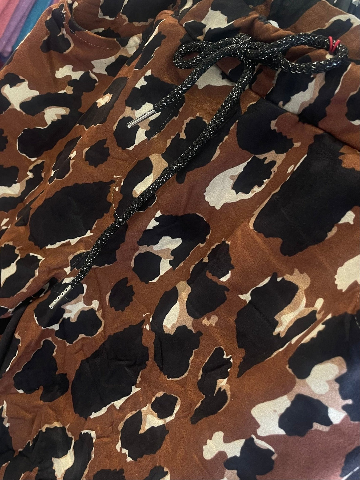 Pantalon Léopard “Urban Wild” – Confort & Audace Naturelle - Mam’s Ailes