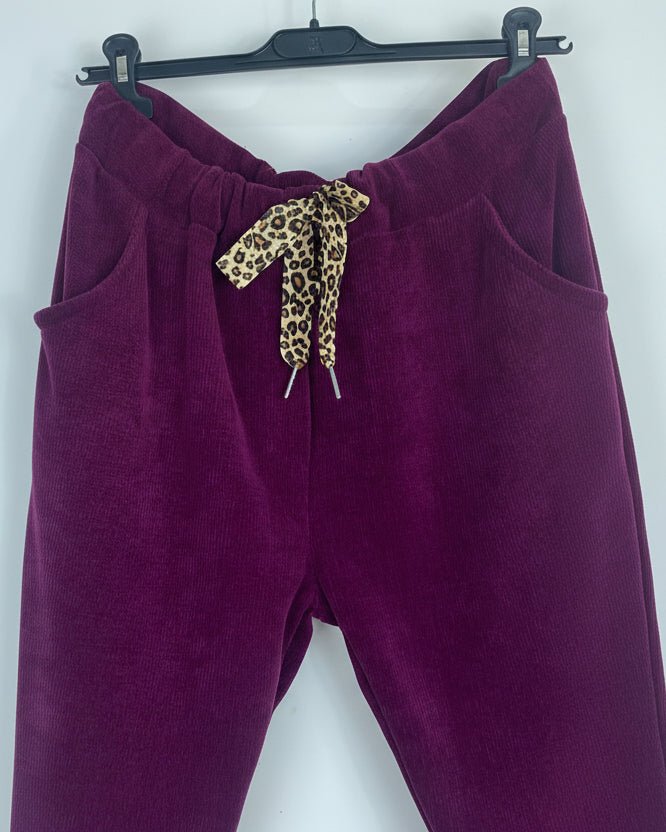 Détail du cordon léopard du pantalon Livia