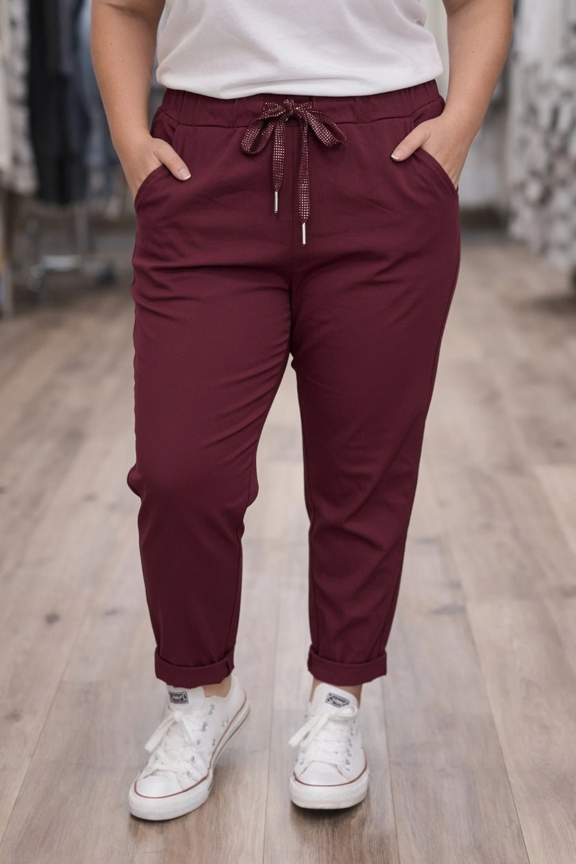 Pantalon Magique bordeaux, coupe fluide extensible et taille élastique du 36 au 50