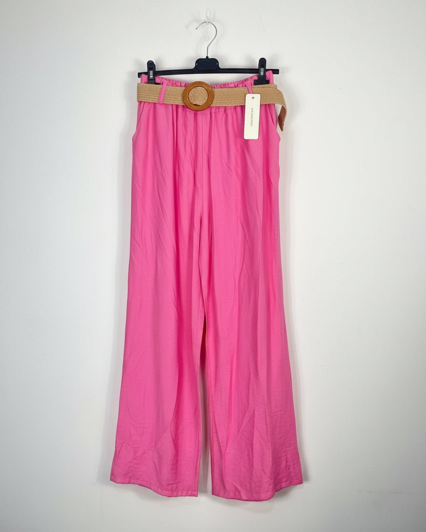 Pantalon fushialarge femme avec ceinture, deux poches et tour de hanches 120 cm, coupe fluide confortable vue sur cintre