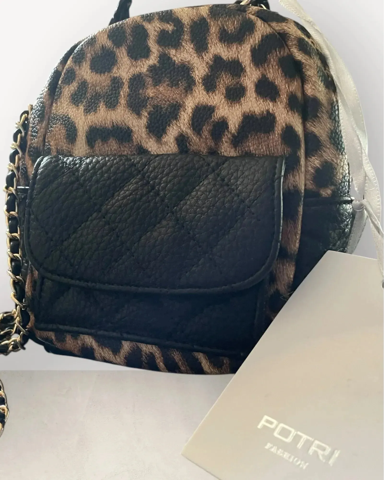 Petit sac à dos noir et léopard – Style & Praticité - Mam’s Ailes