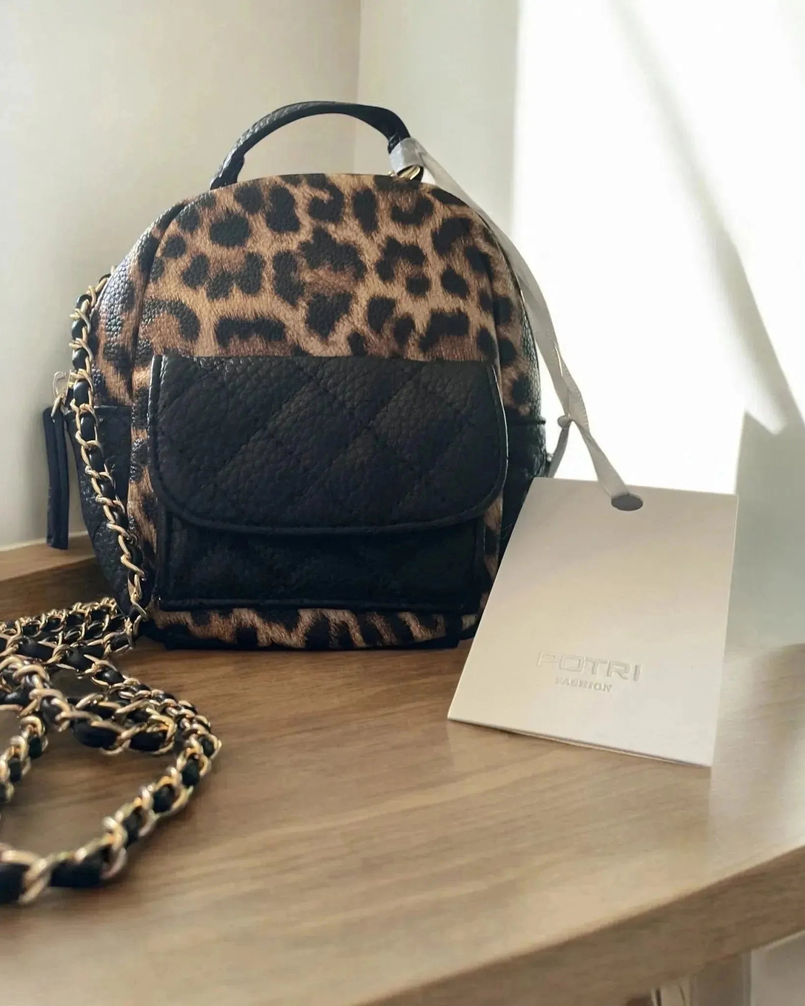 Petit sac à dos noir et léopard – Style & Praticité - Mam’s Ailes