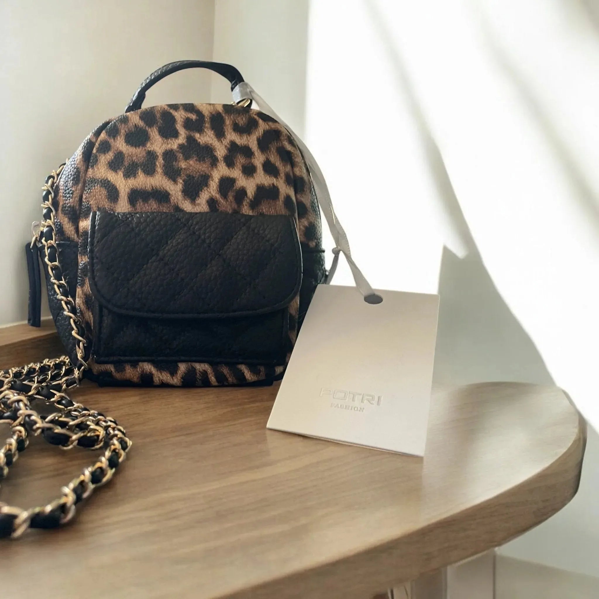 Petit sac à dos noir et léopard – Style & Praticité - Mam’s Ailes