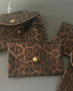 Portefeuille Léopard Élégant – Cuir Souple Poche Zippée – Made in Italy 15x10cm - Mam’s Ailes