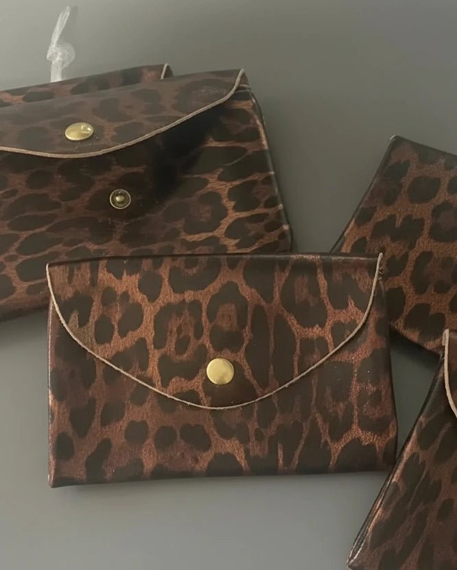 Portefeuille Léopard Élégant – Cuir Souple Poche Zippée – Made in Italy 15x10cm - Mam’s Ailes