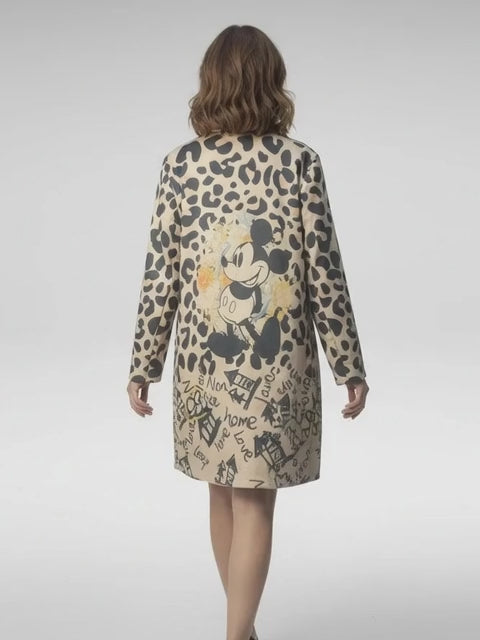 video manteau leopard, avec Mickey Mouse