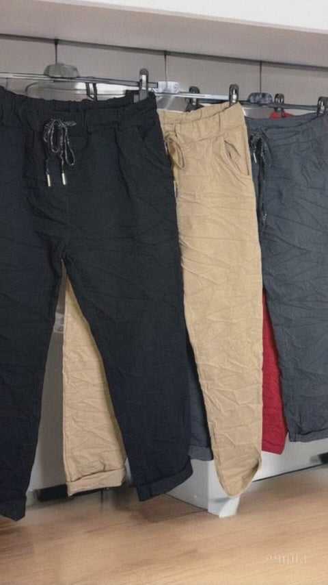 video des Pantalons Magiques femme taille unique, tissu extensible et coupe élégante