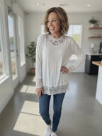 video Haut femme chocolat fluide, détail dentelle élégante