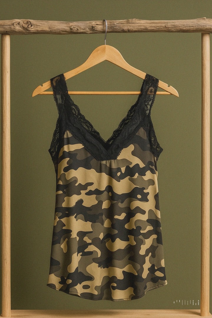 Top satiné femme motif militaire avec dentelle au col et bretelles, Made in Italy