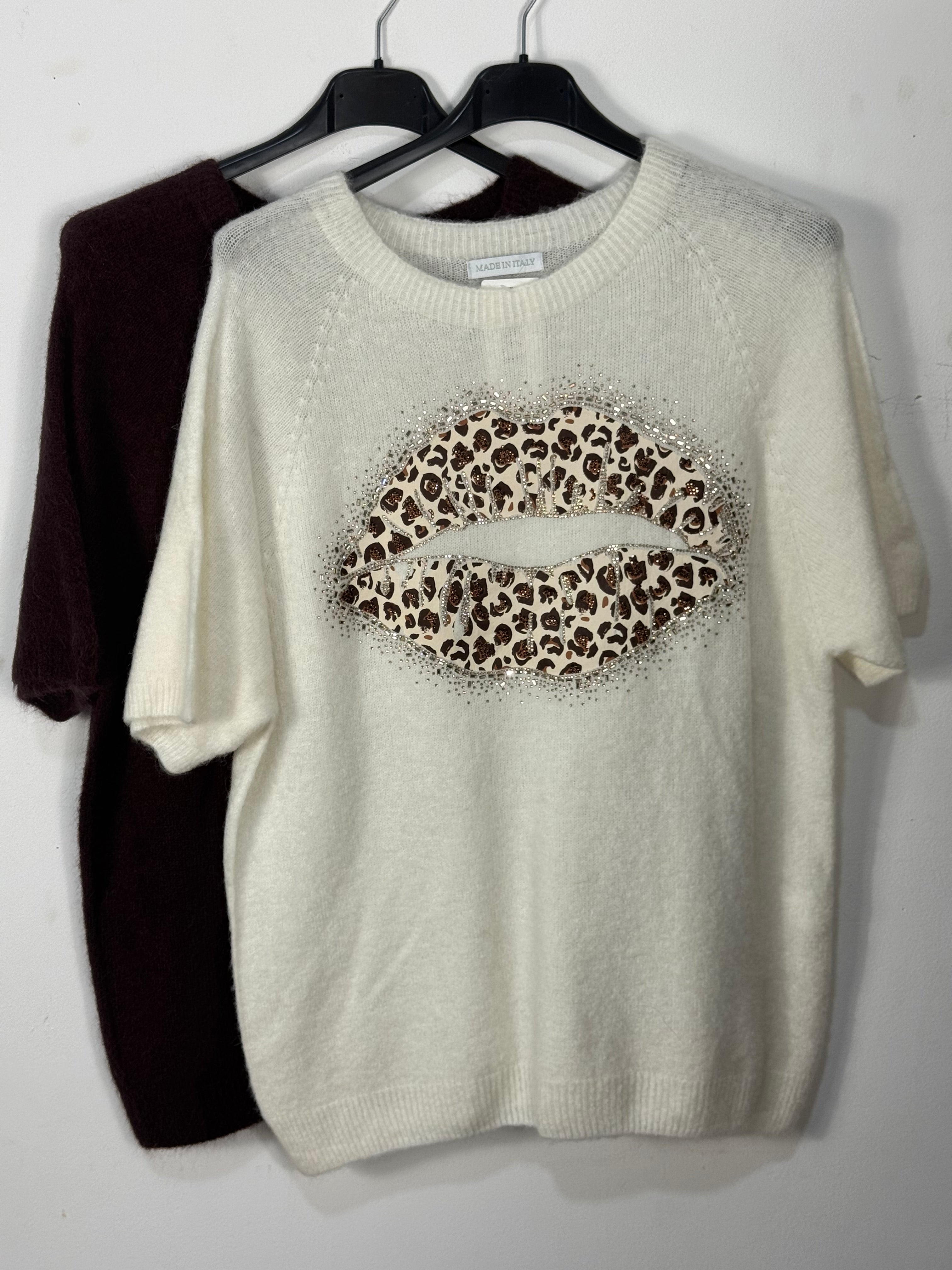 Pull Bacio bouche léopard et strass présenté dans les coloris chocolat et écru