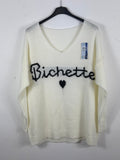 Pull Bichette écru sur cintre, coloris réel et petit cœur noir