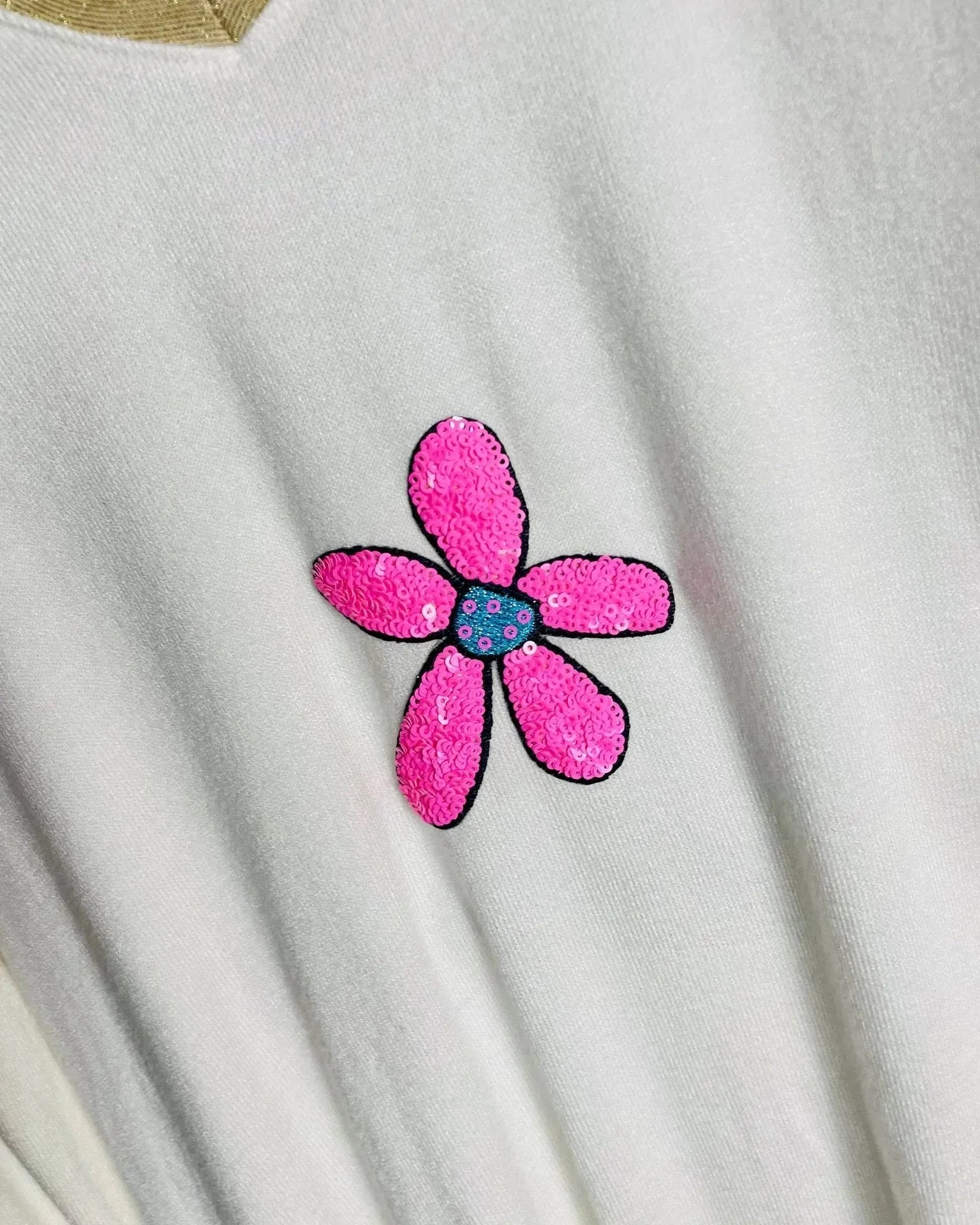 Pull Léger Col V Pailleté – Douceur et Féminité - Mam’s Ailes