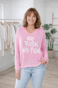 Pull léger rose No Risk No Fun avec capuche et col V coupe ample femme – Mam’s Ailes