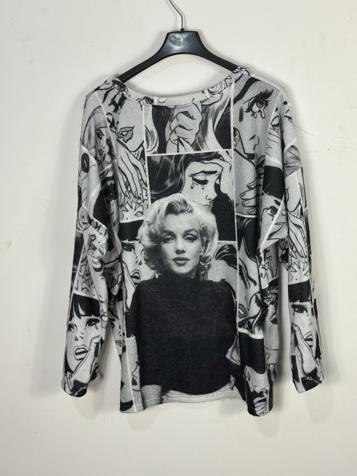 Pull Marilyn, de dos, portrait et collage pop art — photo du produit.